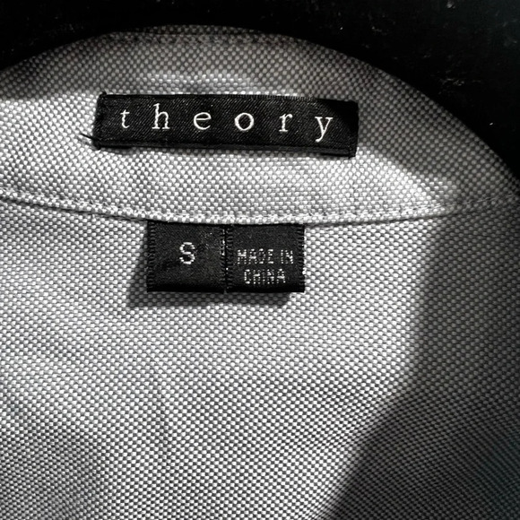 Theory blouse button down size small with buttons along the sides excellent cond - Picture 2 of 6